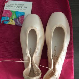 GAYNOR MINDEN Pointe Shoes - Size 9